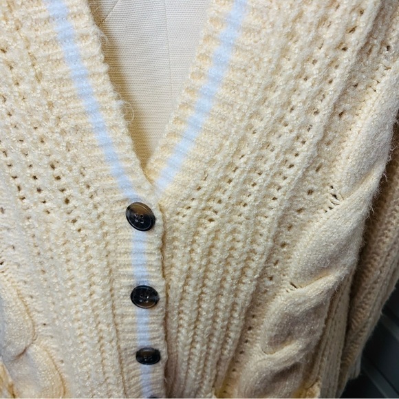 Torrid Cable Knit Cardigan Sweater Beige Sz 00 M/L Long Sleeve V Neck Academia - Picture 6 of 13